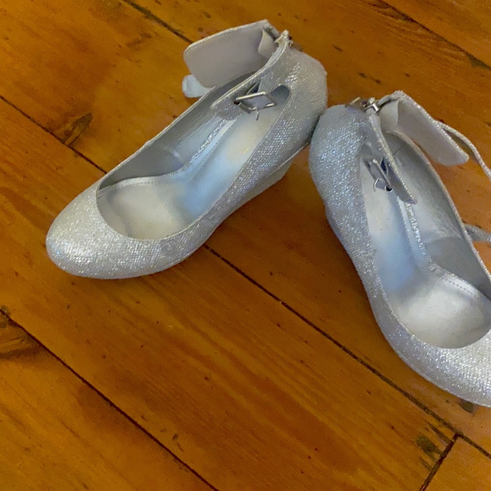 Beautiful sequin dress shoes